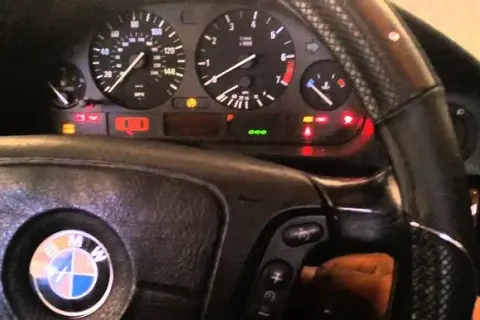 BMW E39: Objawy awarii alternatora i jak je sprawdzić