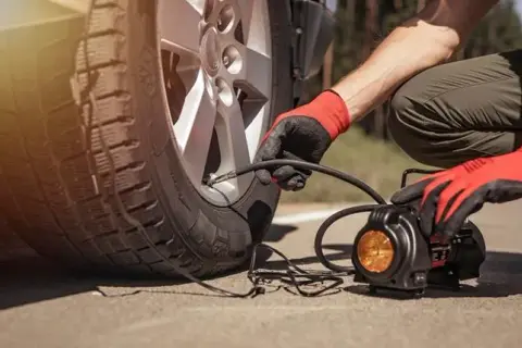Jak napompować opony w aucie? Praktyczny poradnik krok po kroku