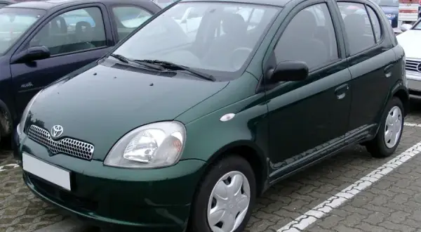 Ile płynu do chłodnicy Toyota Yaris? Pojemność, typ i wymiana