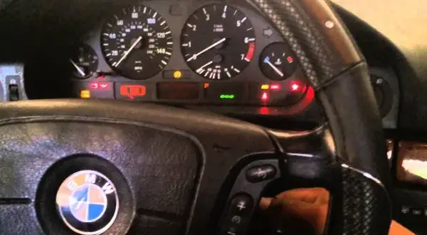 BMW E39: Objawy awarii alternatora i jak je sprawdzić