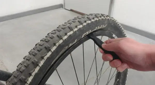 Wymiana opony w rowerze: Poradnik krok po kroku dla każdego