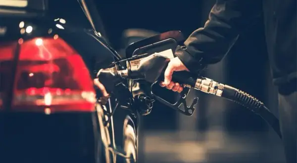 Diesel czy benzyna w 2025? Sprawdź, co wybrać!