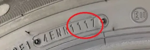 Jak sprawdzić rok produkcji opony? Prosty przewodnik po numerze DOT