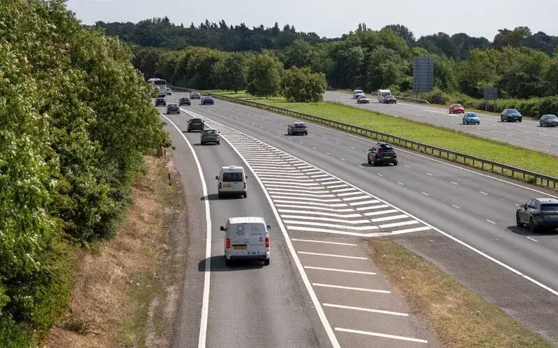 samoch&oacute;d w mieście vs samoch&oacute;d na autostradzie