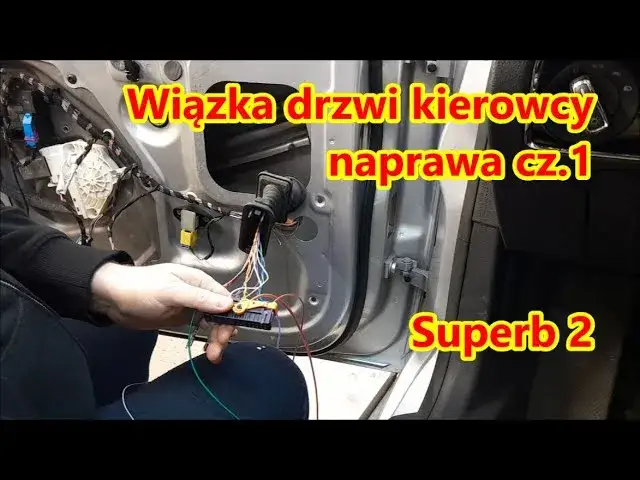 uszkodzone przewody w przelotce drzwi samochodu