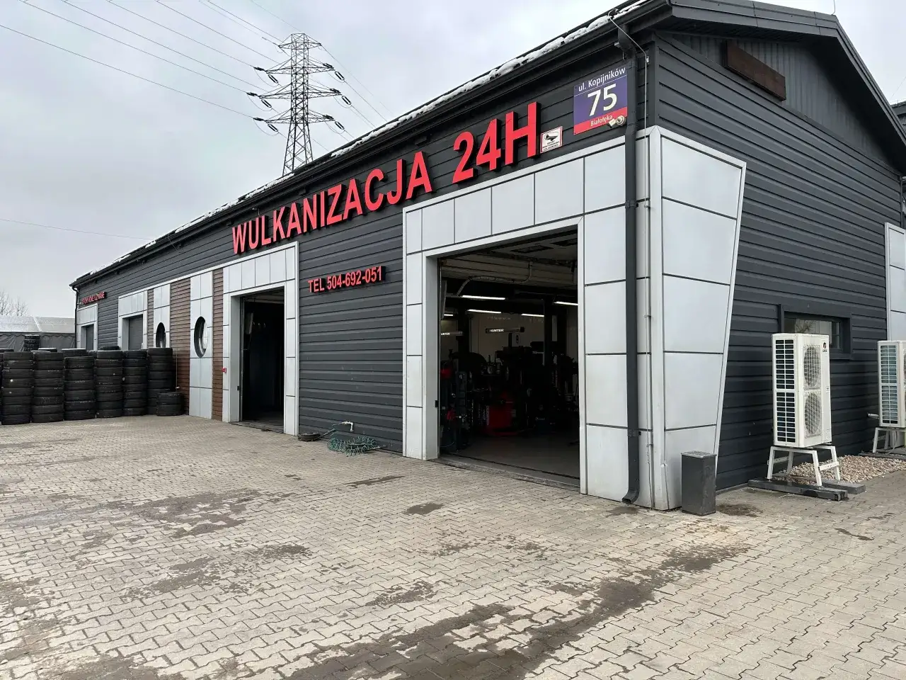 Warsztat wulkanizacyjny z narzędziami do wymiany opon